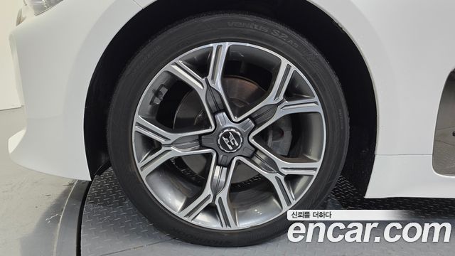 Kia Stinger 2.0 Turbo AWD Platinum 2018 — фото 5