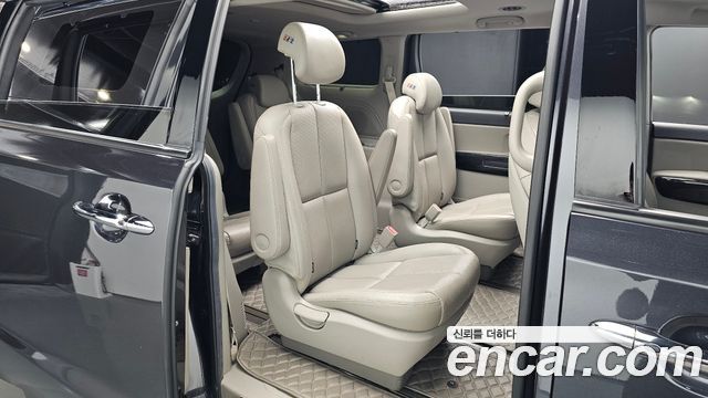 Kia Carnival Gasoline 9-Seater Noblesse Special 2019 — фото 11