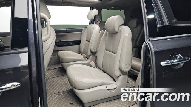 Kia Carnival Gasoline 9-Seater Noblesse Special 2019 — фото 12