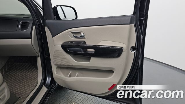 Kia Carnival Gasoline 9-Seater Noblesse Special 2019 — фото 25