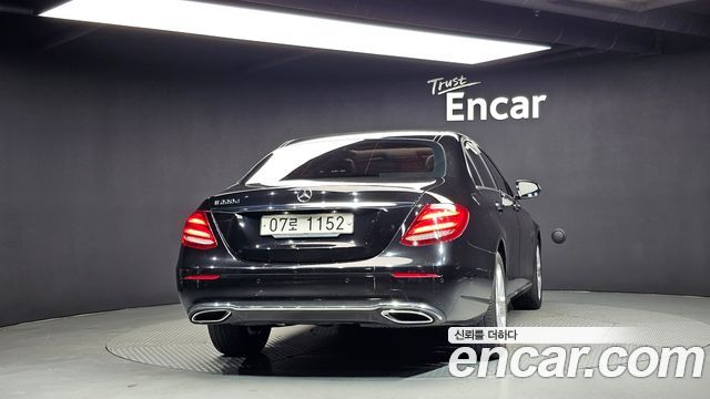 Mercedes-Benz E-Class (W213) E220d Avantgarde 2018 — фото 4