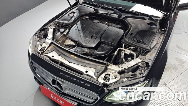 Mercedes-Benz E-Class (W213) E220d Avantgarde 2018 — фото 6