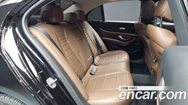 Mercedes-Benz E-Class (W213) E220d Avantgarde 2018 — фото 11