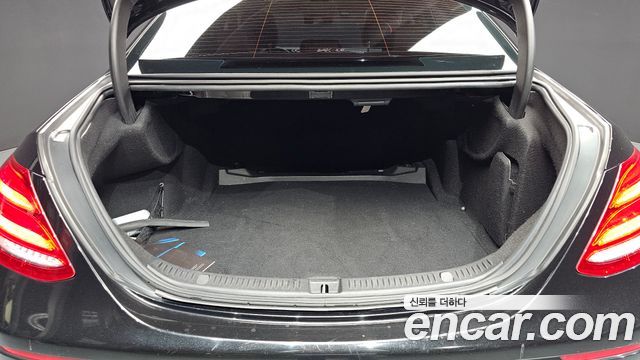 Mercedes-Benz E-Class (W213) E220d Avantgarde 2018 — фото 20