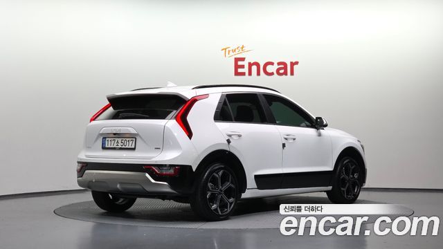 Kia Niro Signature 2023 — фото 2