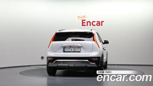 Kia Niro Signature 2023 — фото 4