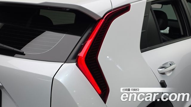 Kia Niro Signature 2023 — фото 23