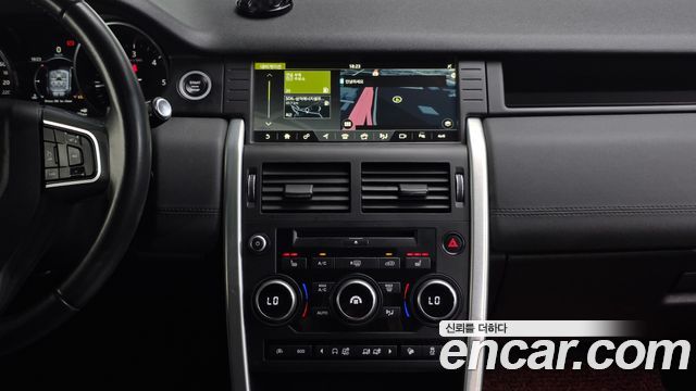 Land Rover Discovery Sport 2.0 TD4 SE 2017 — фото 14