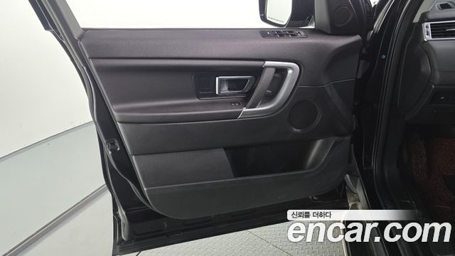 Land Rover Discovery Sport 2.0 TD4 SE 2017 — фото 24