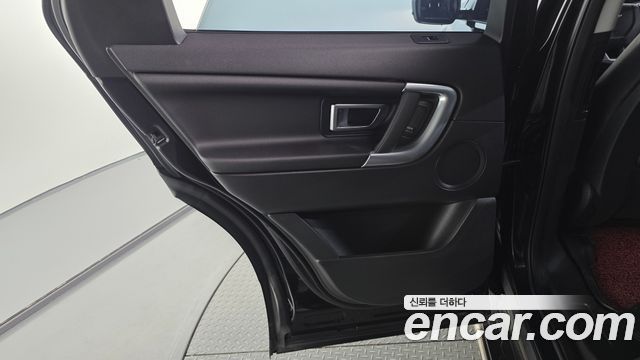 Land Rover Discovery Sport 2.0 TD4 SE 2017 — фото 25