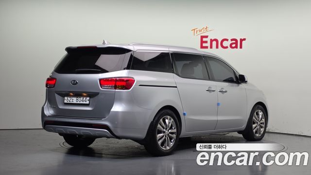 Kia Carnival 9-seater Noblesse 2016 — фото 2
