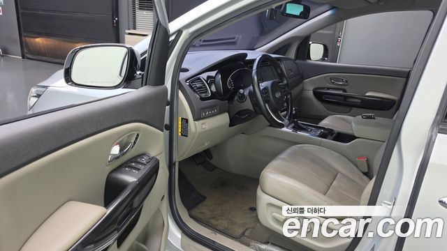 Kia Carnival 9-seater Noblesse 2016 — фото 10