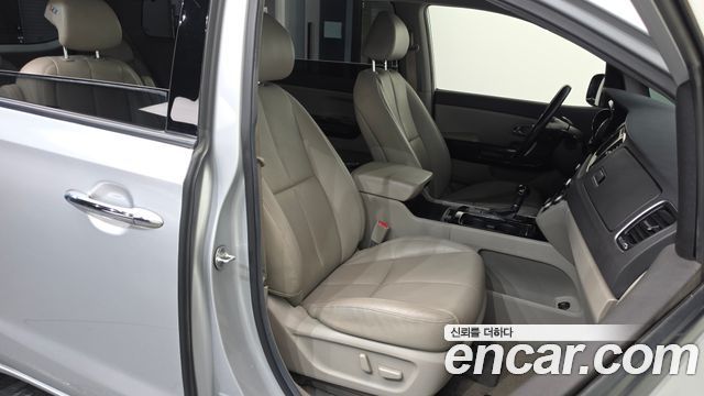 Kia Carnival 9-seater Noblesse 2016 — фото 12