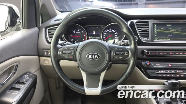 Kia Carnival 9-seater Noblesse 2016 — фото 13