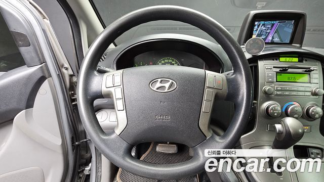 Hyundai Grand Starex 3-Seater VAN CVX Luxury 2015 — фото 13