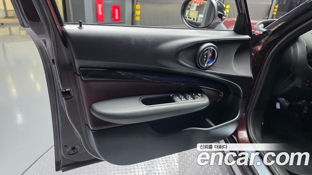 MINI Cooper Clubman Standard 2nd 2018 — фото 24