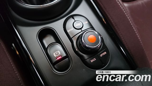 MINI Cooper Clubman Standard 2nd 2018 — фото 27