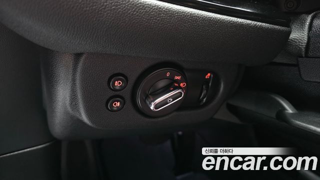 MINI Cooper Clubman Standard 2nd 2018 — фото 29