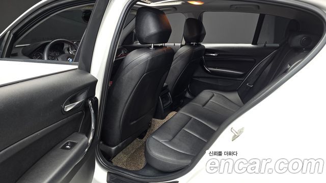 BMW 1 Series (F20) 118d Sport 5Door 2016 — фото 11