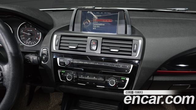 BMW 1 Series (F20) 118d Sport 5Door 2016 — фото 13