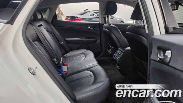Kia K5 Hybrid (II) Noblesse 2016 — фото 11