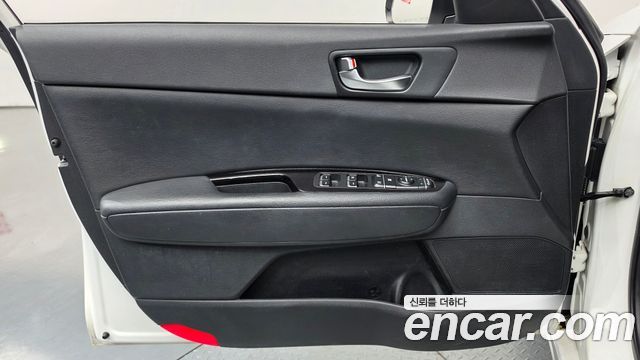 Kia K5 Hybrid (II) Noblesse 2016 — фото 24
