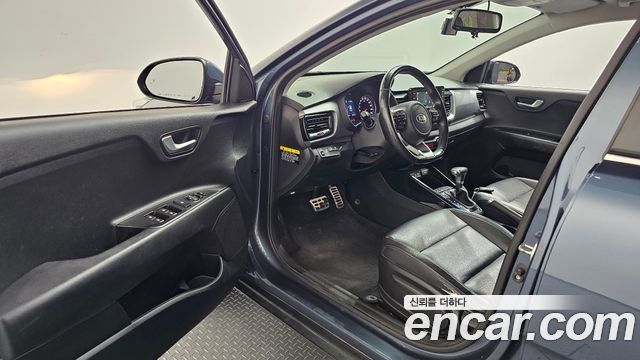 Kia Stonic Diesel 1.6 Prestige 2018 — фото 10