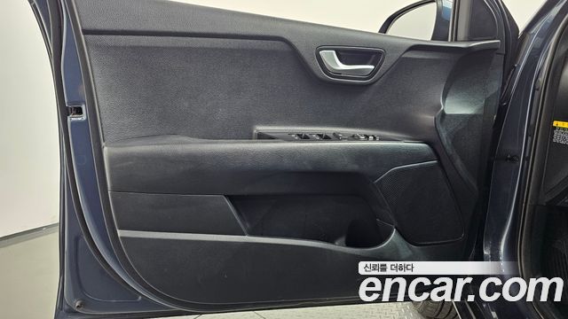 Kia Stonic Diesel 1.6 Prestige 2018 — фото 24