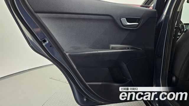 Kia Stonic Diesel 1.6 Prestige 2018 — фото 25