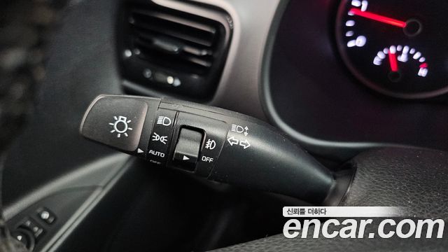 Kia Stonic Diesel 1.6 Prestige 2018 — фото 29