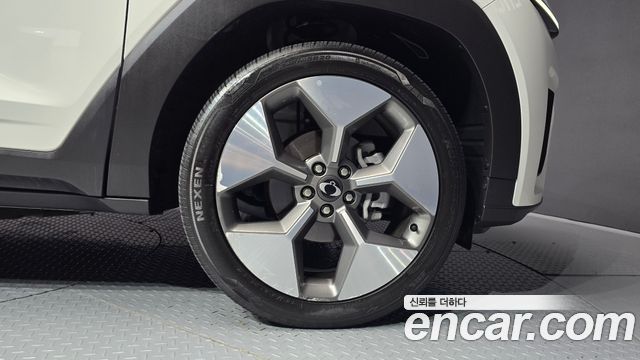 KG Mobility (SsangYong) Torres EVX E7 2024 — фото 21
