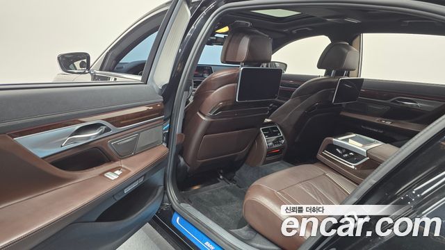 BMW 7 Series (G11) 730Ld xDrive 2016 — фото 15
