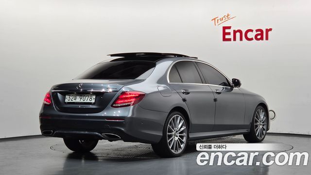 Mercedes-Benz E-Class (W213) E300 4MATIC AMG Line 2017 — фото 2