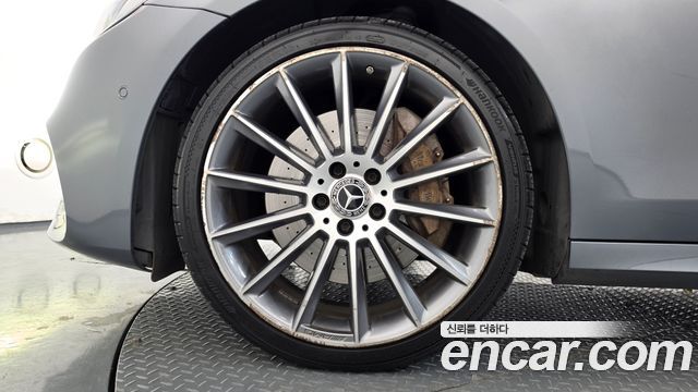 Mercedes-Benz E-Class (W213) E300 4MATIC AMG Line 2017 — фото 5