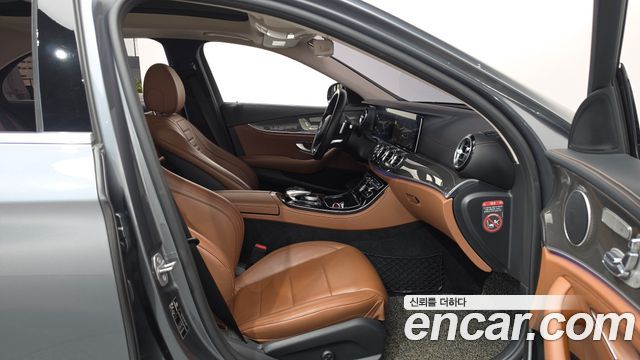 Mercedes-Benz E-Class (W213) E300 4MATIC AMG Line 2017 — фото 11