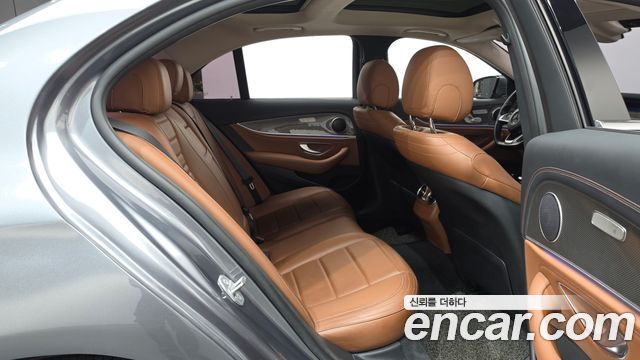 Mercedes-Benz E-Class (W213) E300 4MATIC AMG Line 2017 — фото 12