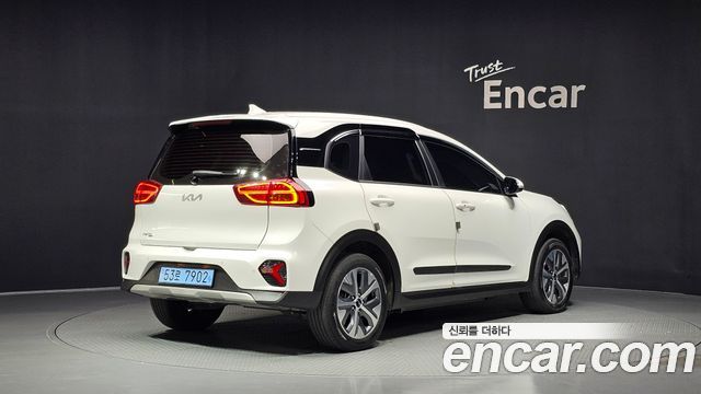 Kia Niro Plus Air (Taxi Trim) 2023 — фото 2