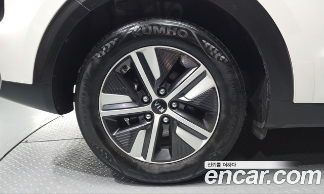 Kia Niro 1.6 HEV Noblesse Special 2020 — фото 5