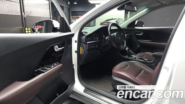 Kia Niro 1.6 HEV Noblesse Special 2020 — фото 10