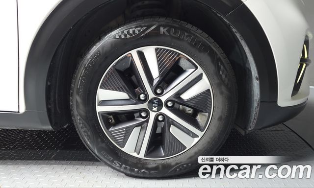 Kia Niro 1.6 HEV Noblesse Special 2020 — фото 21