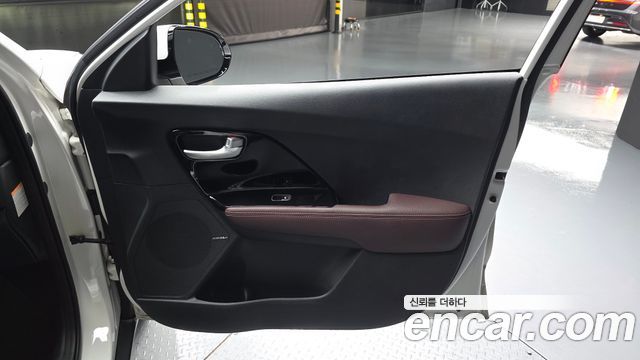 Kia Niro 1.6 HEV Noblesse Special 2020 — фото 24