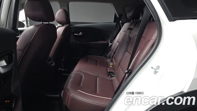 Kia Niro 1.6 HEV Noblesse Special 2020 — фото 26