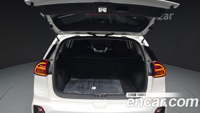Kia Niro 1.6 HEV Noblesse Special 2020 — фото 32