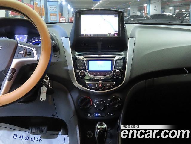 Hyundai Accent (New) 1.4 VVT Premier 2012 — фото 15
