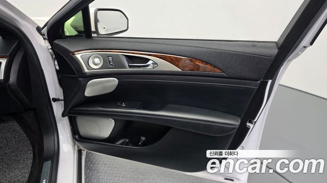 Lincoln MKZ Hybrid 2nd 2020 — фото 25
