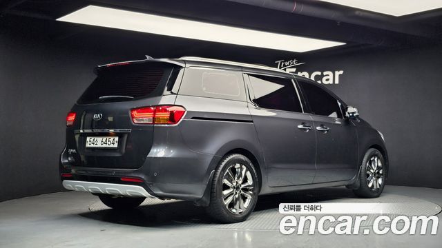 Kia Carnival 9-seater Prestige 2015 — фото 2