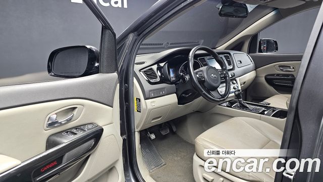 Kia Carnival 9-seater Prestige 2015 — фото 10