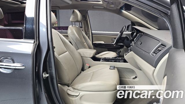 Kia Carnival 9-seater Prestige 2015 — фото 11