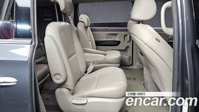 Kia Carnival 9-seater Prestige 2015 — фото 12