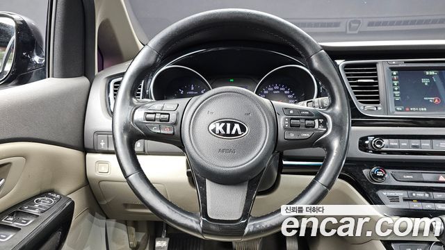 Kia Carnival 9-seater Prestige 2015 — фото 13